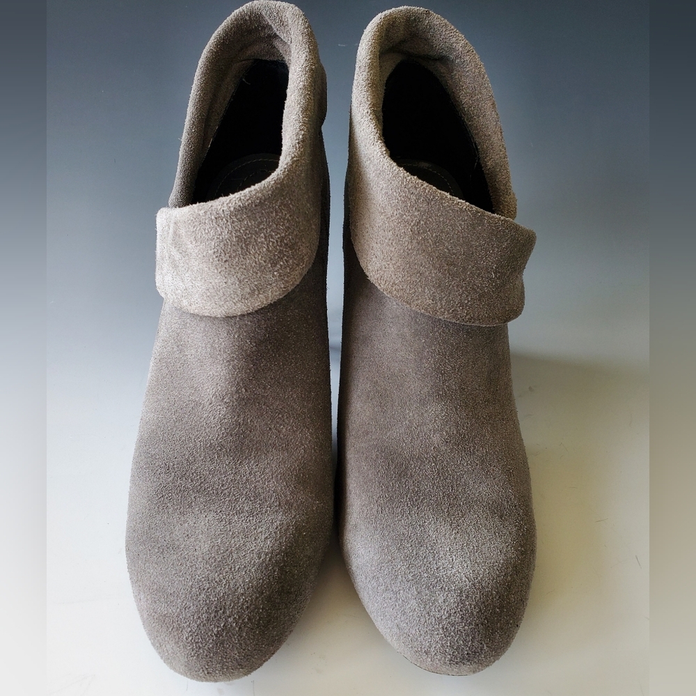 ENZO ANGIOLINI Gray Suede Bootie